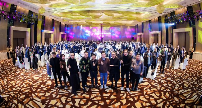 f3ccdd27d2000e3f9255a7e3e2c4880065937b7c3c2f3